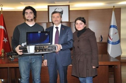 Okul birincilerine bilgisayar desteği 