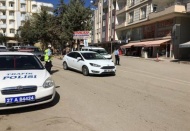 Okul çevresindeki kavşaklarda trafik denetimi yapılıyor