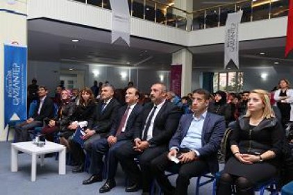 Okul harçlıkları ile engellilere tekerlekli sandalye aldılar
