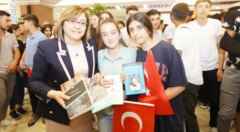 Okul kütüphanelerine 350 bin kitap kazandırılacak