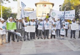 Okul müdürlerinin hukuksuz şekilde görevden alınmasını protesto ettiler