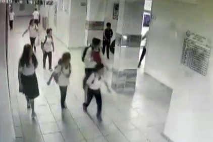 Okul müdürü ve öğretmen veli tarafından darp edildi