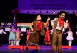 Okul öncesi eğitimini tamamlayan 60 öğrenci diploma almanın sevincini yaşadı