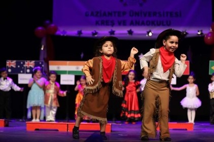 Okul öncesi eğitimini tamamlayan 60 öğrenci diploma almanın sevincini yaşadı
