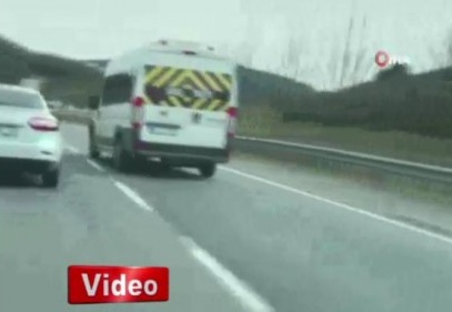 Okul servisiyle makas atan trafik magandası kamerada