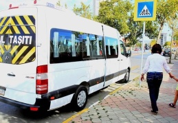 Okul servislerinde koltuk sensörü ve 3 nokta emniyet kemeri şartları ertelendi