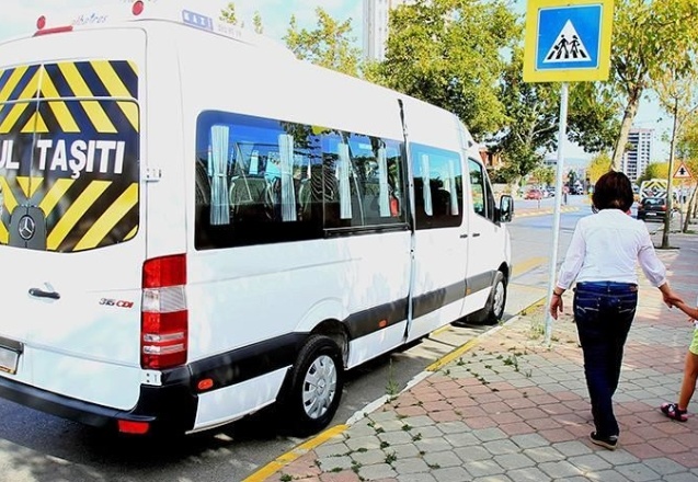Okul servislerinde koltuk sensörü ve 3 nokta emniyet kemeri şartları ertelendi