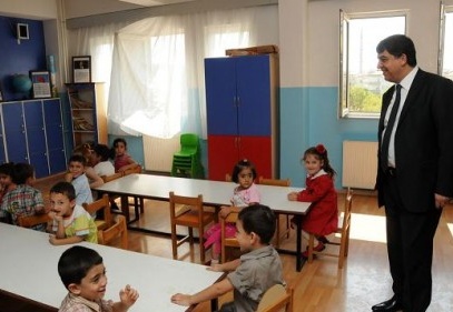 Okul ziyaretlerine başladı