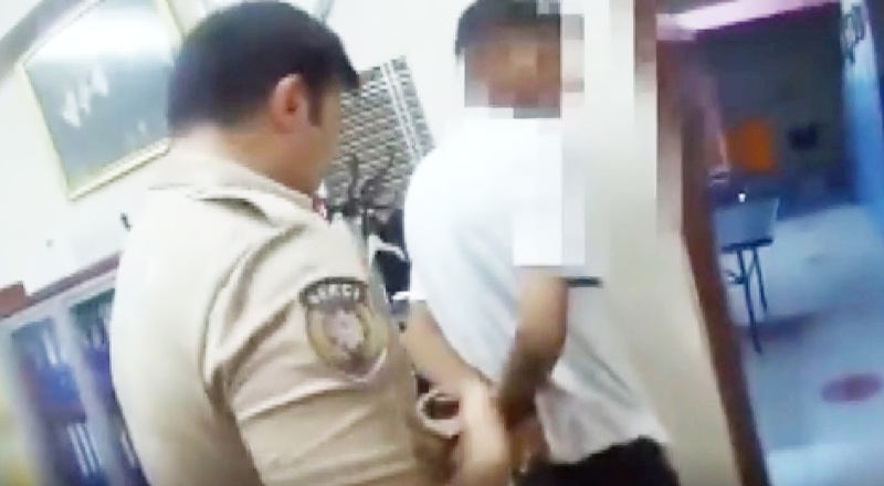 Okula giren hırsız, müdürün odasında yakalandı