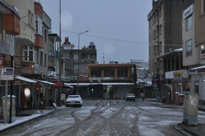 Okullar 1 gün tatil edildi