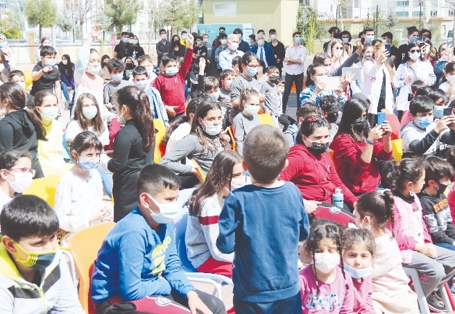 Okullar Pazartesi günü açılıyor