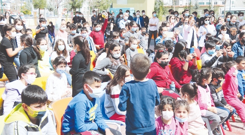 Okullar Pazartesi günü açılıyor