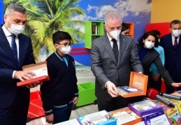 Okullara 81 bin adet İngilizce eğitim kitabı dağıtıldı