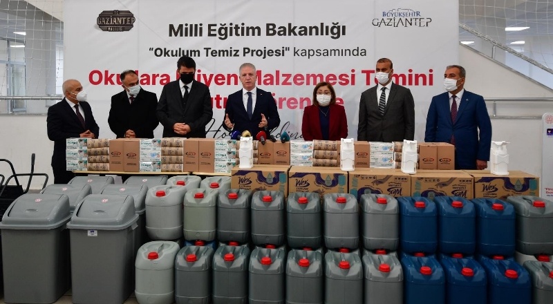 Okullara temizlik malzemesi dağıtılıyor