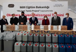 Okullara temizlik malzemesi dağıtılıyor
