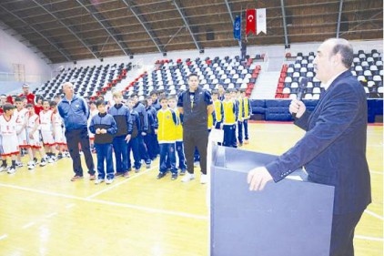 Okullararası Basketbol Yarı Final müsabakaları başladı 