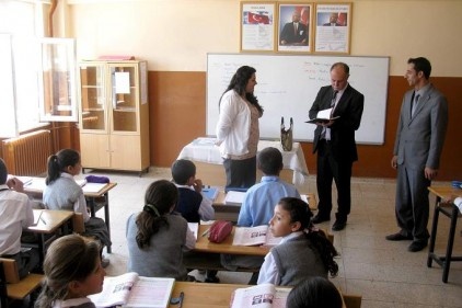 Okullardaki eksiklikler giderilmeye çalışılıyor