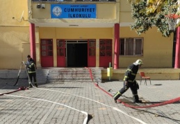 ‘’Okulun arkasındaki yolun açılması için belediye daha ne bekliyor?”