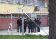 Okulun üçüncü katından düştü