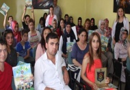 Okuma-yazma bilmeden lisan öğrendi