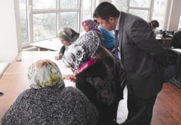 Okuma-yazma öğretiliyor 