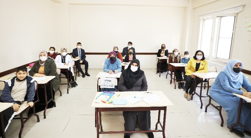 Okuma-yazma ve açık öğretim kursları başlatıldı