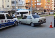 Olay yerine giden polis aracına otomobil çarptı 