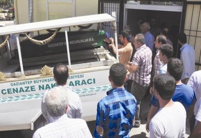 Öldürdükleri şahsı gömerken yakalandılar