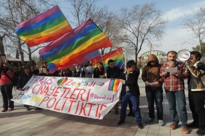 Öldürülen eşcinsel olunca kimse sesini çıkarmıyor