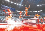 Olimpiyat sporcuları pistte yarışırken, Tokyo'nun baş döndürücü sıcaklığıyla da mücadele ediyor