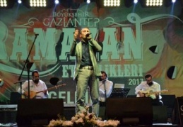 Ömer Karaoğlu konser verdi