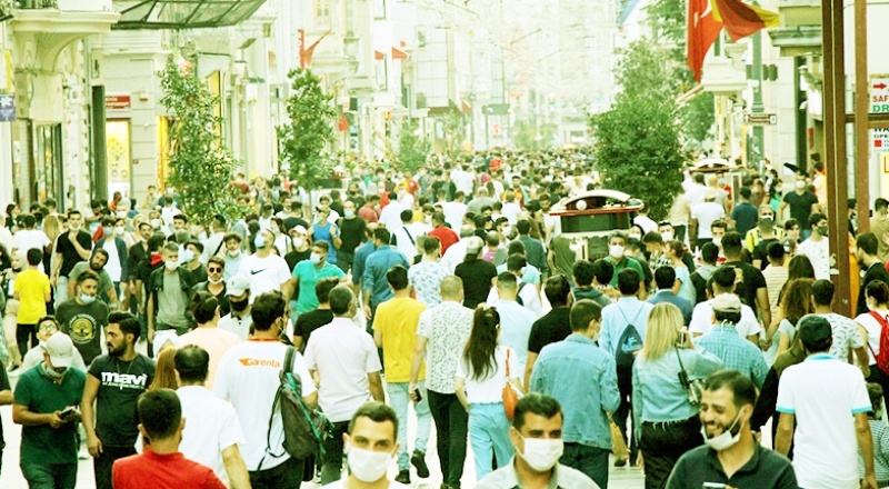 Omicron Türkiye’de bu rakamlarla kalmayacak; yılbaşı, vaka sayısını patlatacak