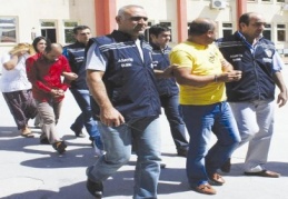 Önce başkasını sonra birbirlerini dolandırmaya kalktılar