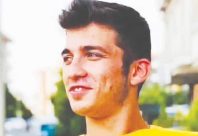 Önce bıçaklayıp kaçtı, sonra olay yerine gelip polise teslim oldu