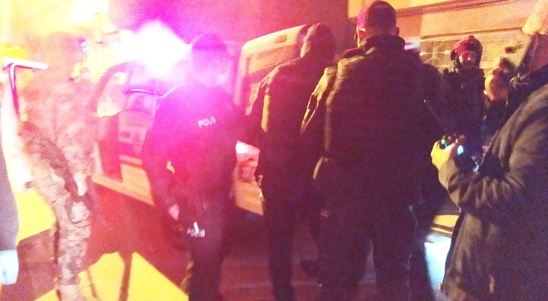 Önce intihara kalkıştı, sonra evini yaktı