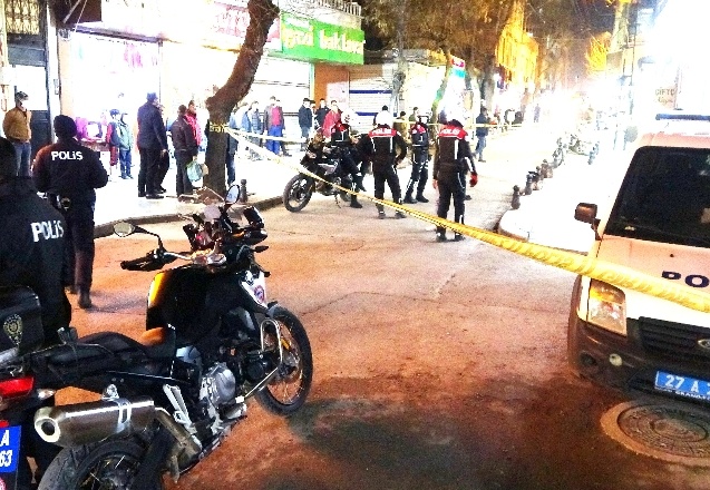 Önce kameraları boyadılar ardından tüfekle saldırdılar