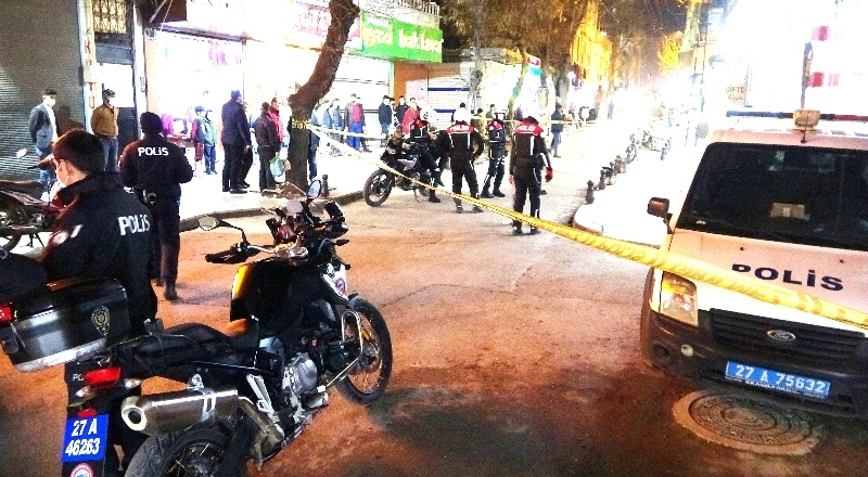 Önce kameraları boyadılar ardından tüfekle saldırdılar