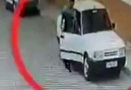 Önce kameraya sonra polise yakalandılar