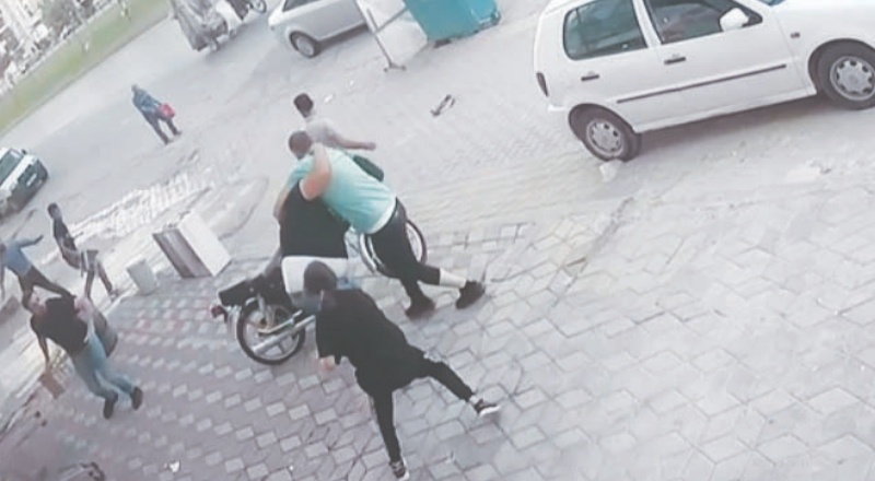 Önce kızını kaçırmak istediler, sonra iş yerini basıp bütün aileyi darp ettiler