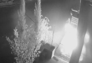 Önce tırları kurşunlandı, şimdi de iş yerleri kundaklandı