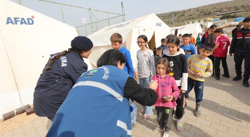 Önceden belirlenen ihtiyaç ürünleri hazırlanarak mahallelere ulaştırılıyor