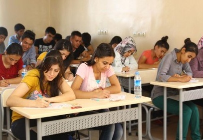 Onlar tatili ders çalışarak değerlendiriyor