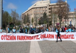 Onların farkında olmalıyız