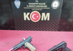 Operasyonda 2 tabanca, 2 şarjör ve 10 fişek ele geçirildi