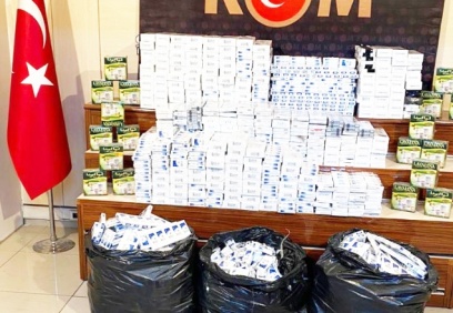 Operasyonda 8 bin 360 paket kaçak sigara ile 53 adet cep telefonu ele geçirildi