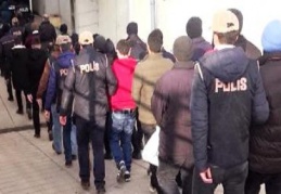 Operasyonda çok sayıda silah mermi ve patlayıcı ele geçirildi