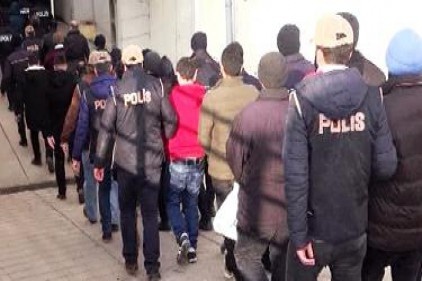 Operasyonda çok sayıda silah mermi ve patlayıcı ele geçirildi