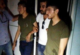 Operasyonda silahlarla birlikte polis montu da ele geçirildi 