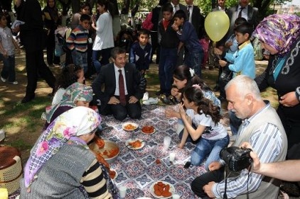 Örf, adet ve gelenekler hayatın vazgeçilmez unsurlarıdır