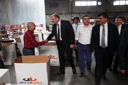 Organize Sanayi Bölgesinde fabrika sahiplerini ve çalışanları ziyaret etti